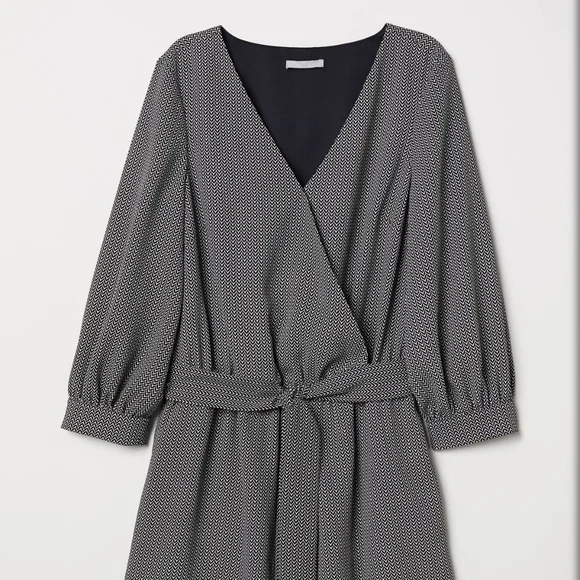 H&M 4 Black and White V Neck 3/4 Sleeve Short Romper Pockets and Belt - Picture 6 of 9